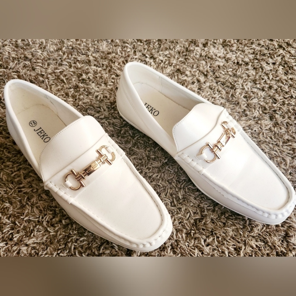 Mens White Loafers with Gold Accent Size 7.5